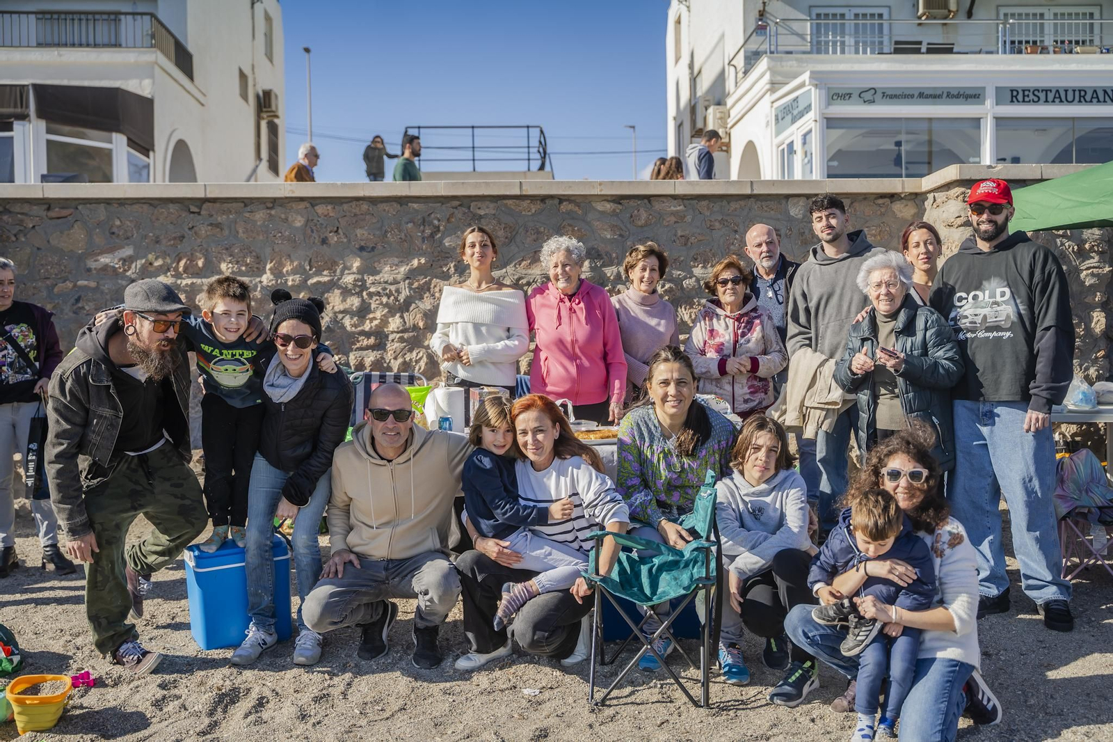 Miles de personas despiden el año 2024 en Las Moragas de Roquetas, en imágenes