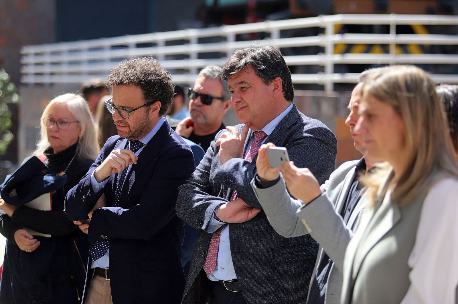 Imágenes del descubrimiento del relieve homenaje al poeta José Manuel de Lara