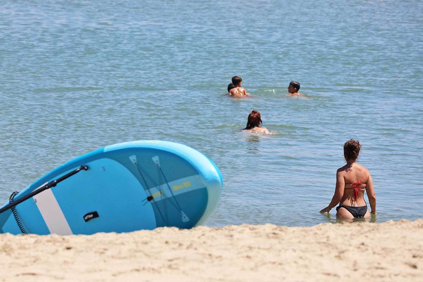 Ambiente en las playas de Huelva en la mañana de domingo