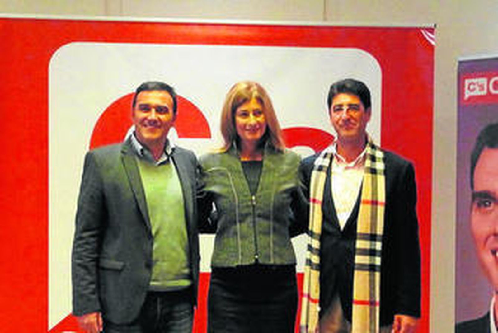 White junto a Rivera y Calle, los dos diputados elegidos por Málaga, ayer.