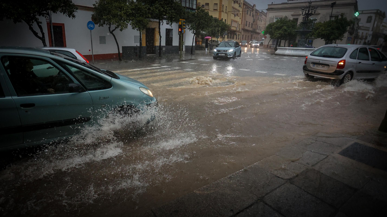 La borrasca Karlotta provoca inundaciones en algunas zonas de Jerez