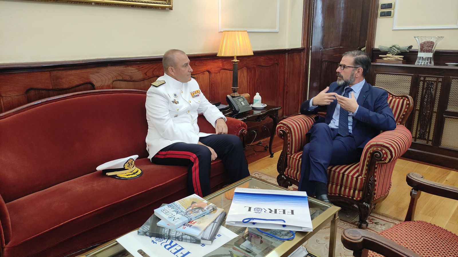 Manuel García Ortiz con el alcalde de Ferrol.