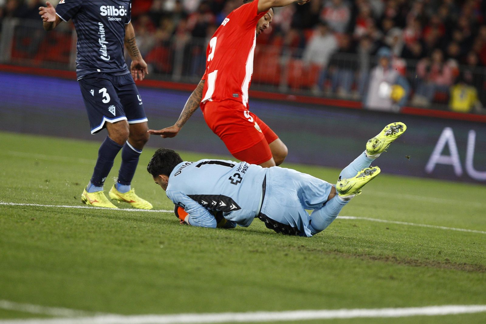 La U.D. Almería empata a uno contra el Cádiz y es campeón de invierno, en imágenes