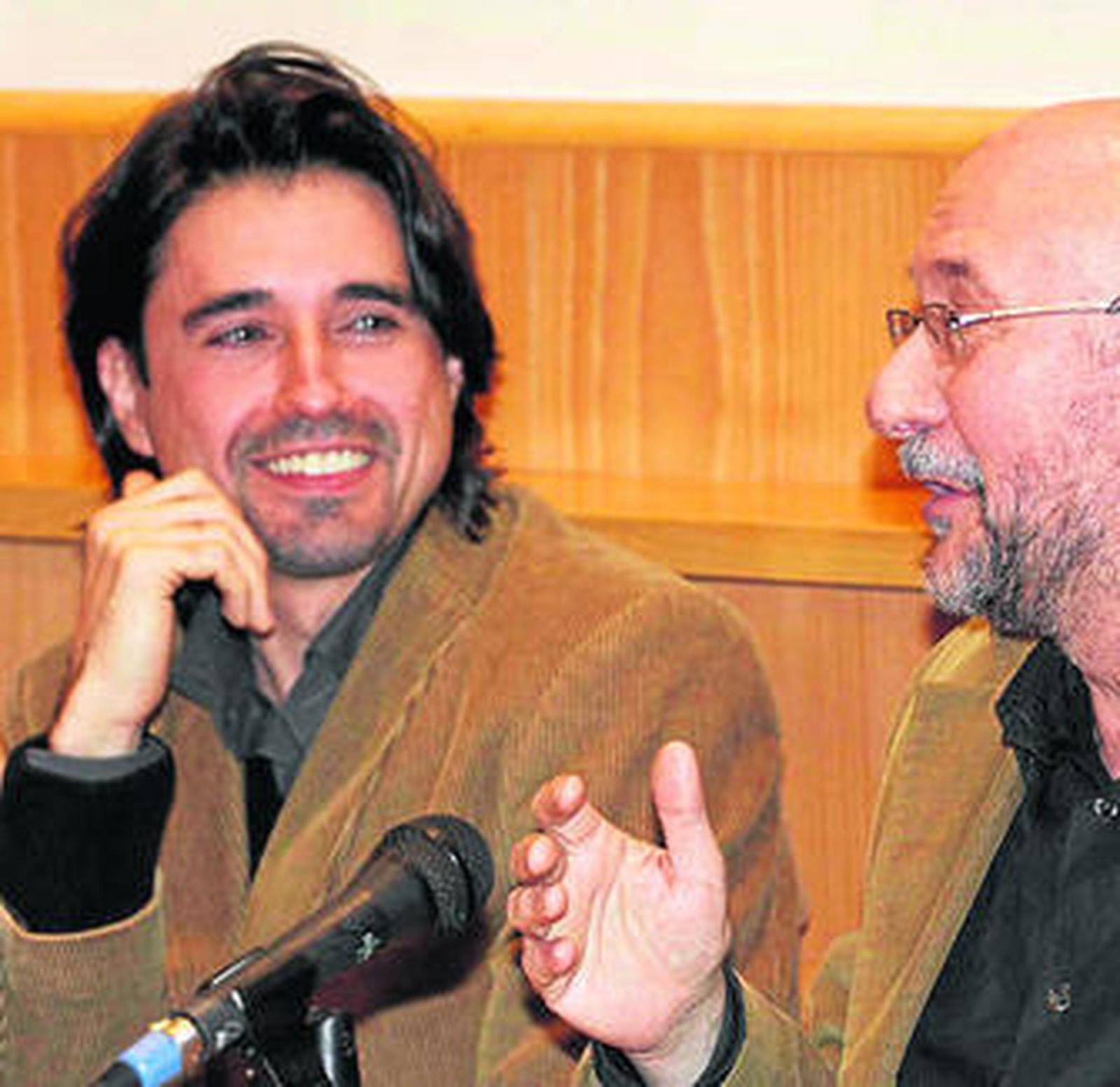 Toni Montesinos y José María Conget, ayer en la Casa del Libro.