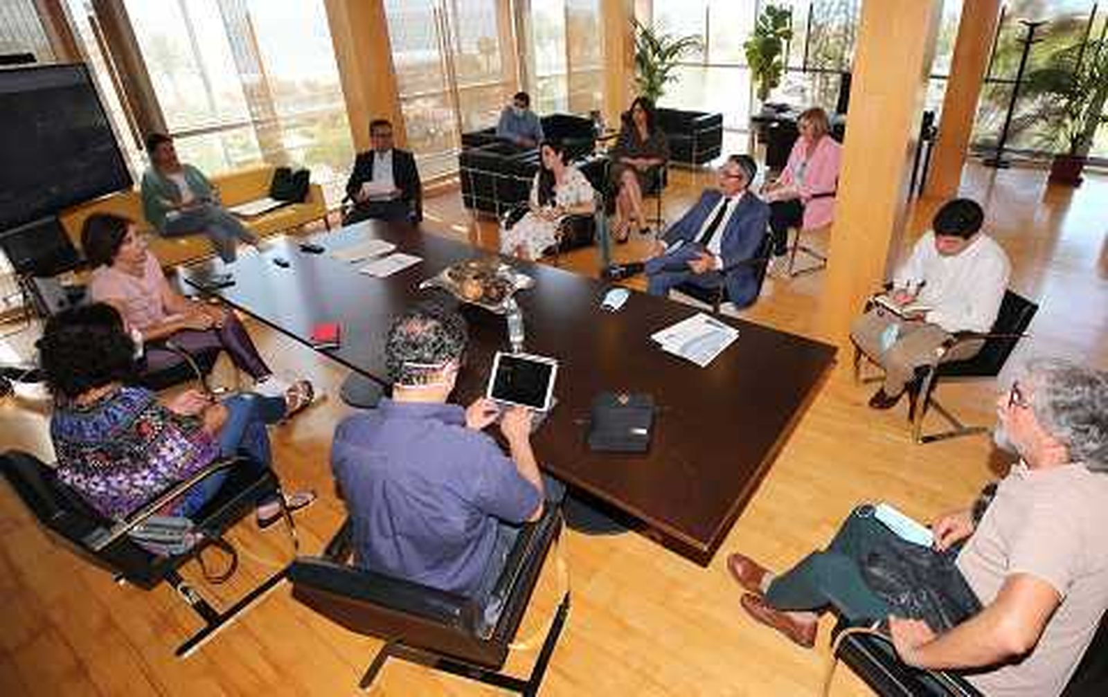 Reunión con vecinos de Benajarafe.