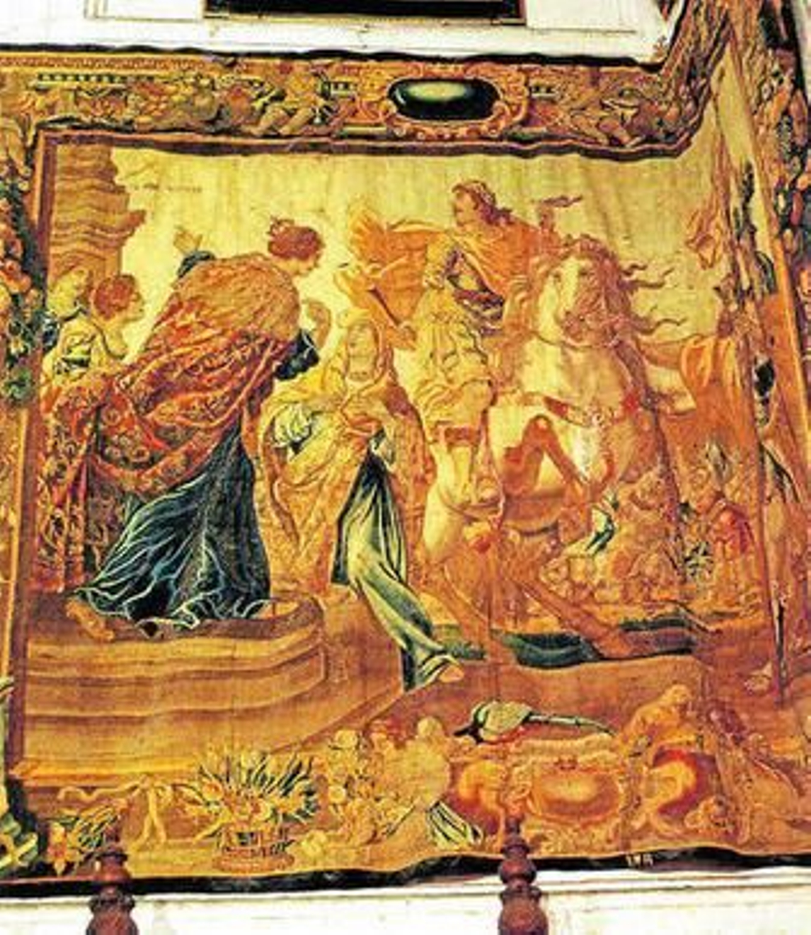 1. Tapiz de la Visión de la Cruz que recoge el momento de la conversión al cristianismo de Constantino. 2. Altar mayor de la Iglesia de San Nicolás antes de su incendio en1932. 3. Vista general del nuevo museo de tapices de la Seo de Zaragoza.