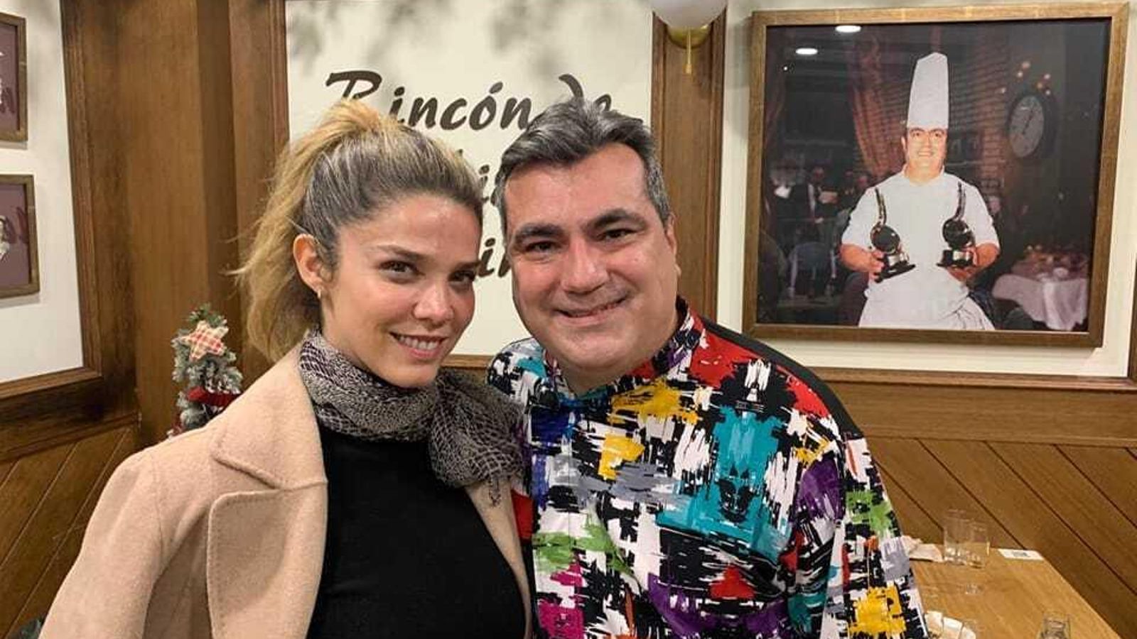 La actriz Juana Acosta no dudó en posar con el chef tras probar las especialidades de su cocina