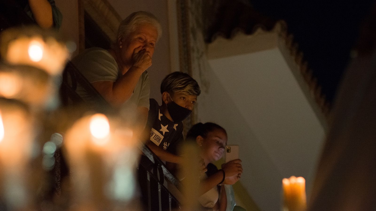Camas vibra con su patrona en el regreso de las procesiones