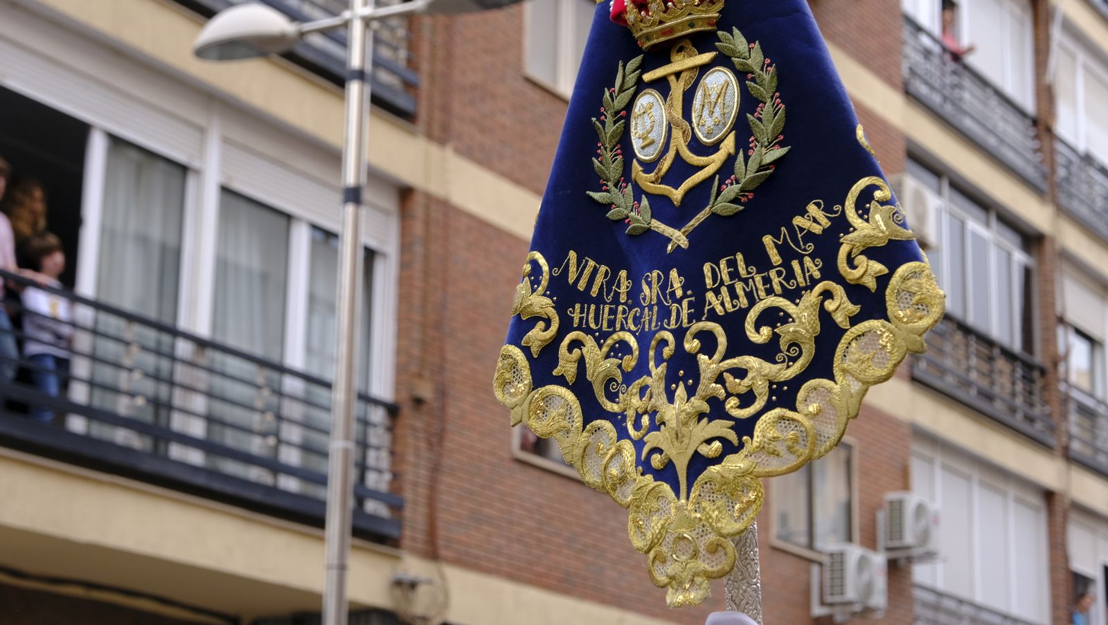 La Borriquita procesiona por las calles de Almería, en imágenes