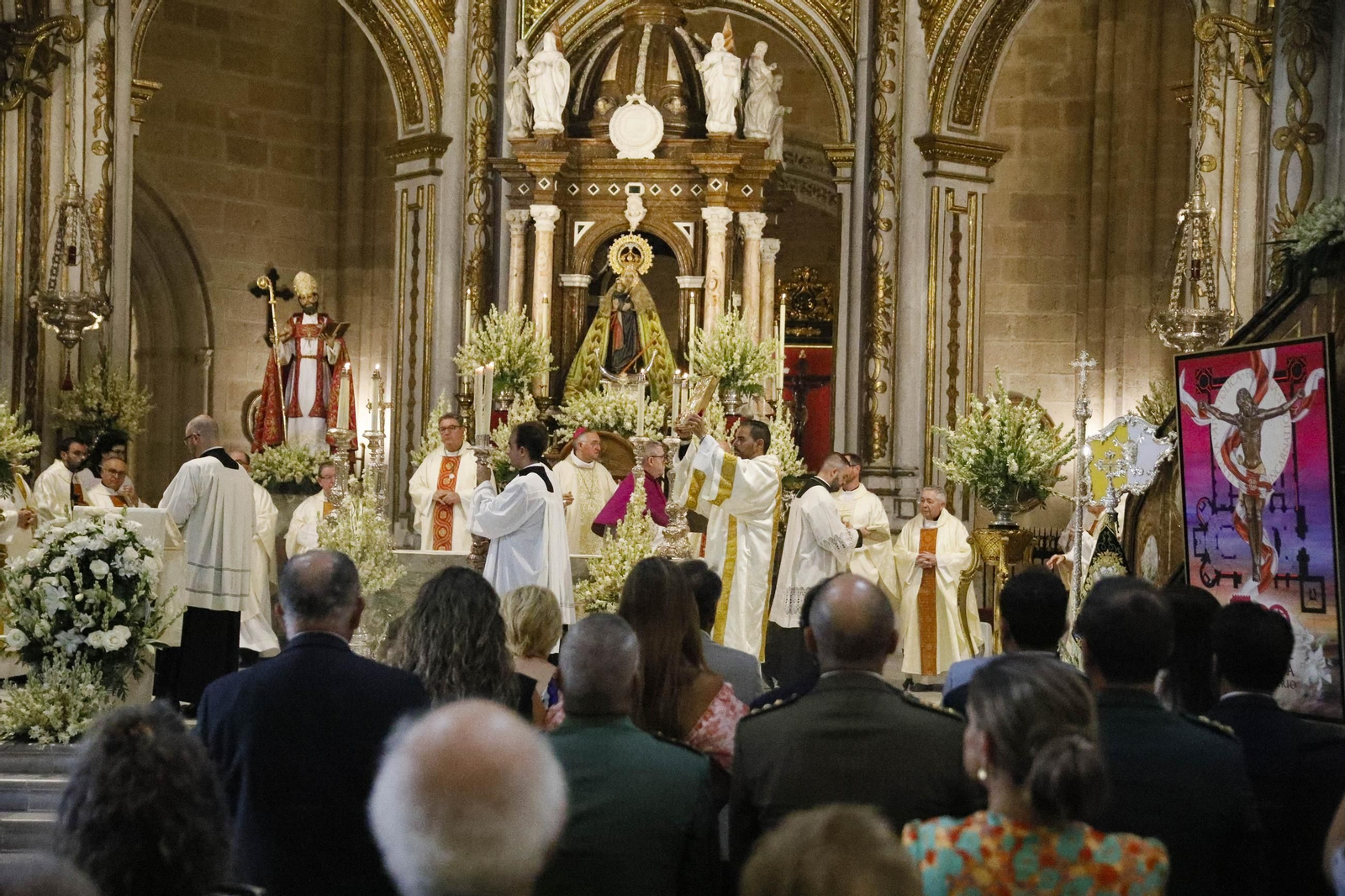 Las imágenes de la santa misa estacional presidida por el obispo de Almería, con la interpretación de Anacrusa