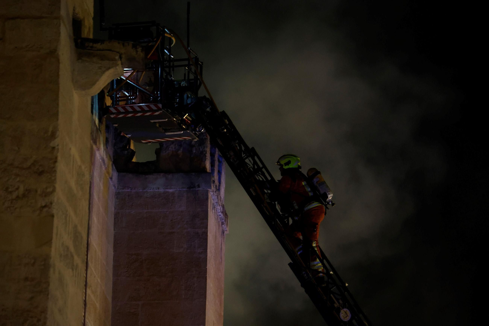 Las fotos del incendio en la Mezquita-Catedral de Córdoba