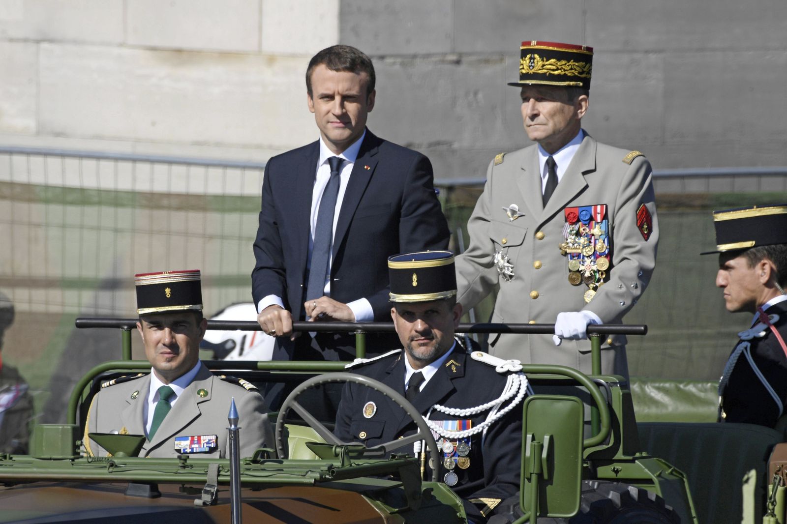 Macron y Pierre de Villiers durante el desfile militar por el Día de la Bastilla