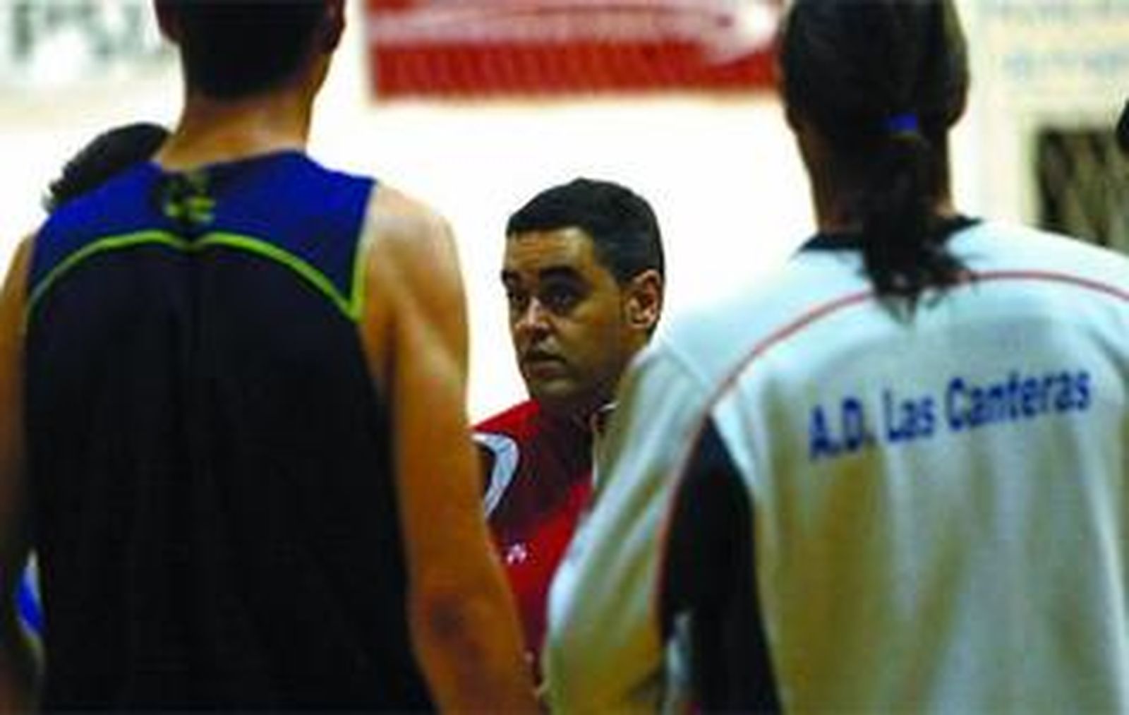 José Mari Berenguer habla con sus jugadores durante una de las últimas sesiones de la semana.