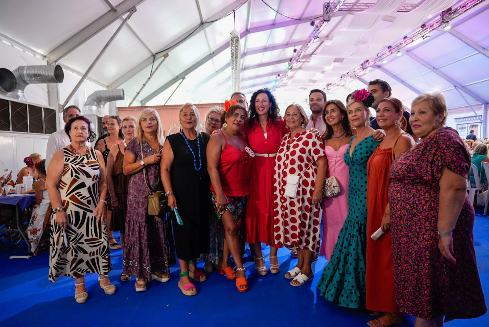 María del Mar Vázquez junto a otros miembros de la alcaldía.