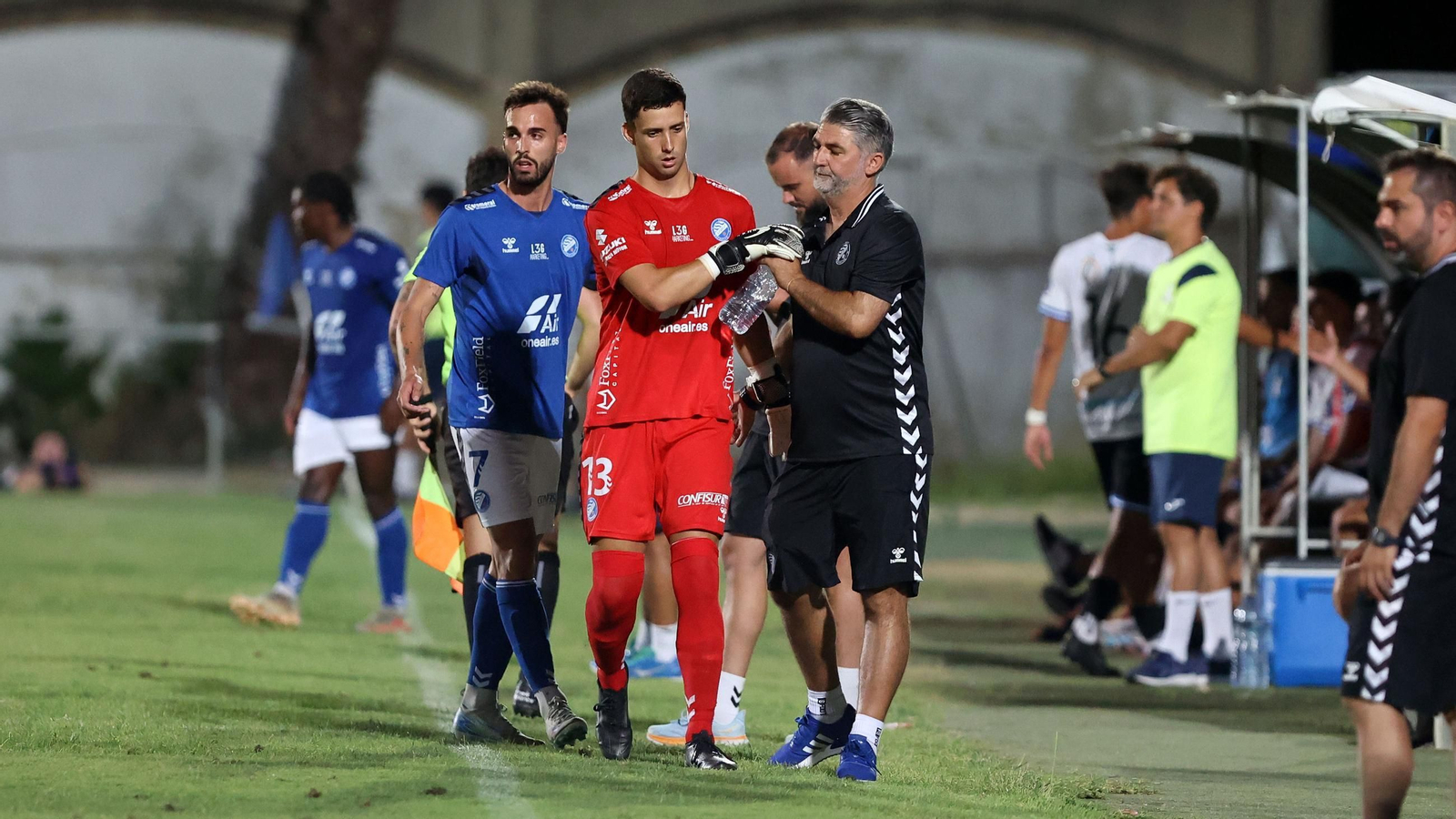 Imágenes del Trofeo de la Copa y la Venencia entre el Jerez Industrial y el Xerez DFC