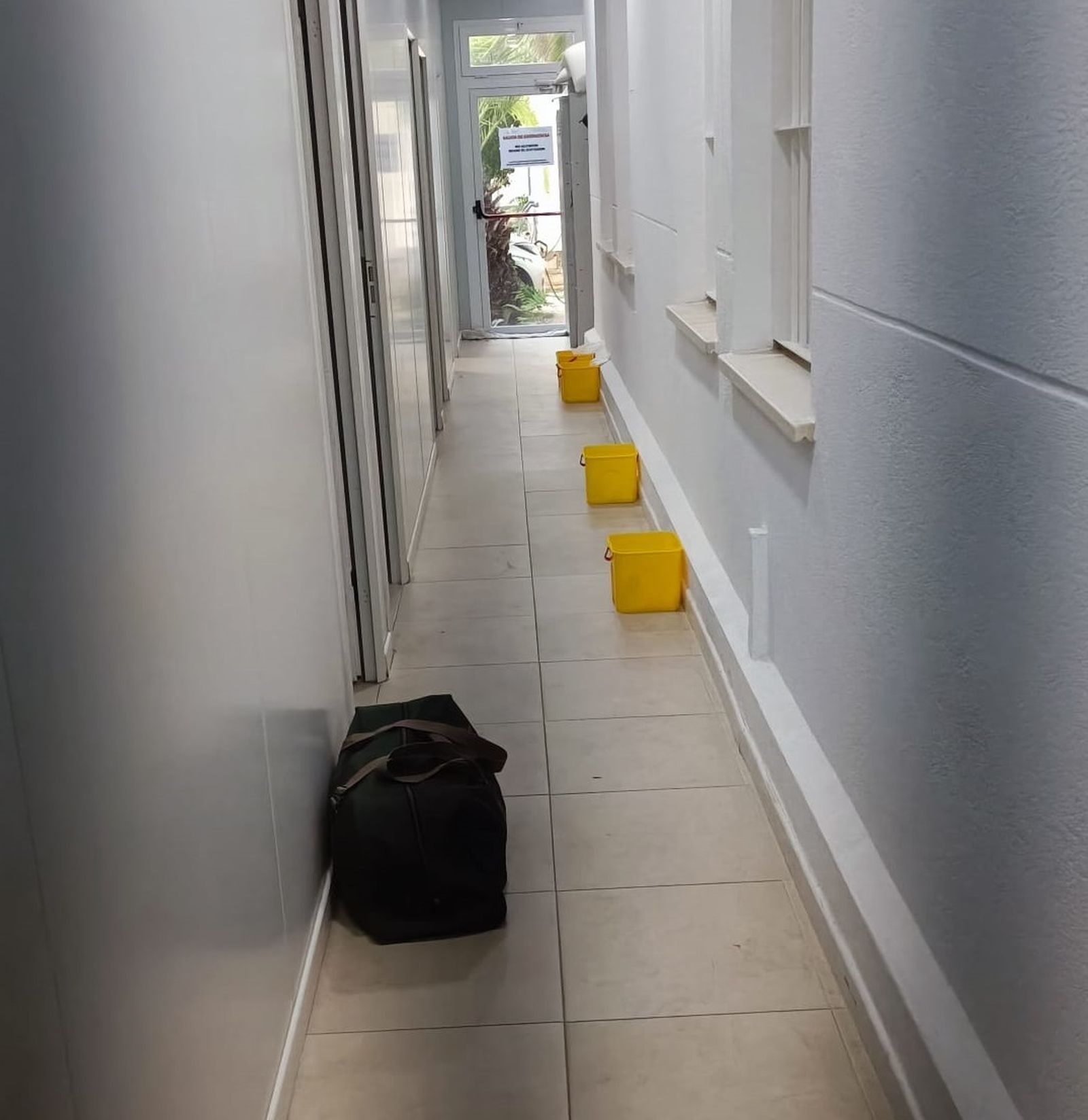 Las imágenes de los desperfectos y roturas denunciados en Urgencias de Huelva