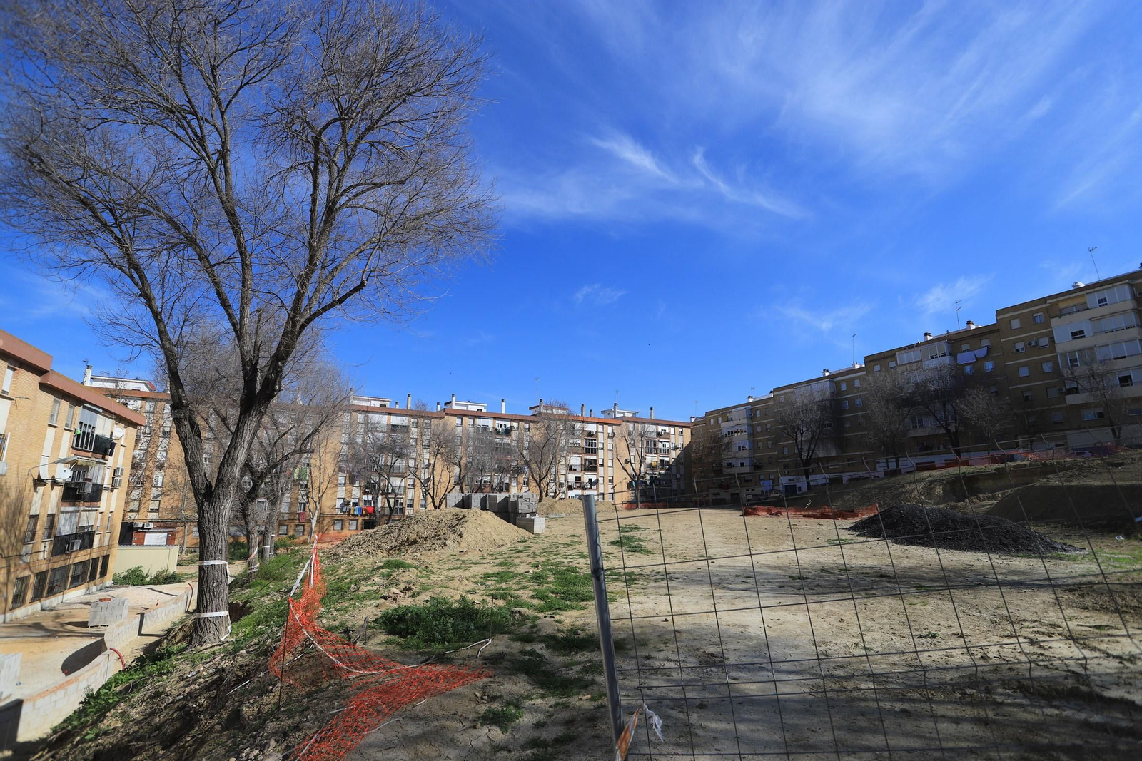 Obras paralizadas en la Plaza de los Templetes, en La Orden.