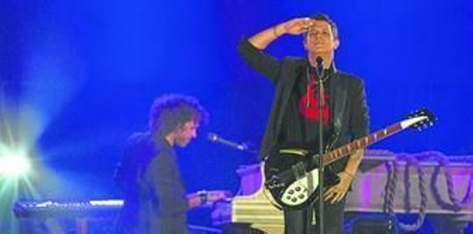 El cantante durante uno de los momentos álgidos de su concierto en Sevilla en su gira anterior.