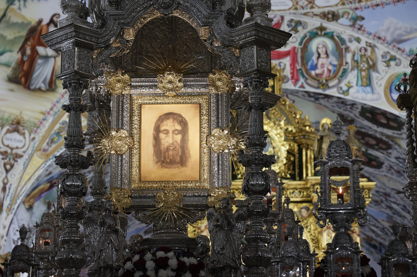 Las imágenes de la visita a la catedral del Palmar de Troya