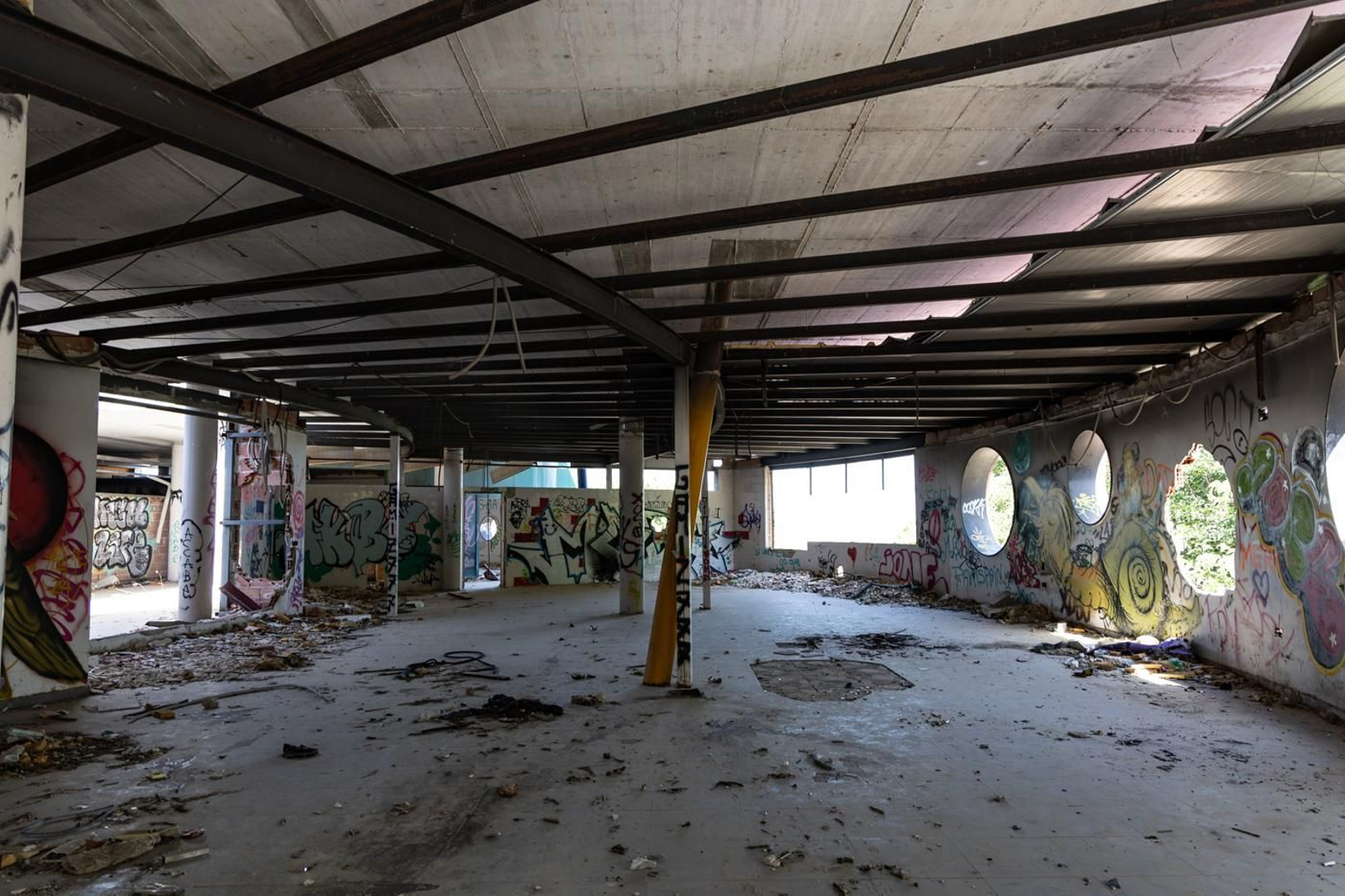 Este es el lamentable estado que presenta el parque acuático de Jaén en 2024