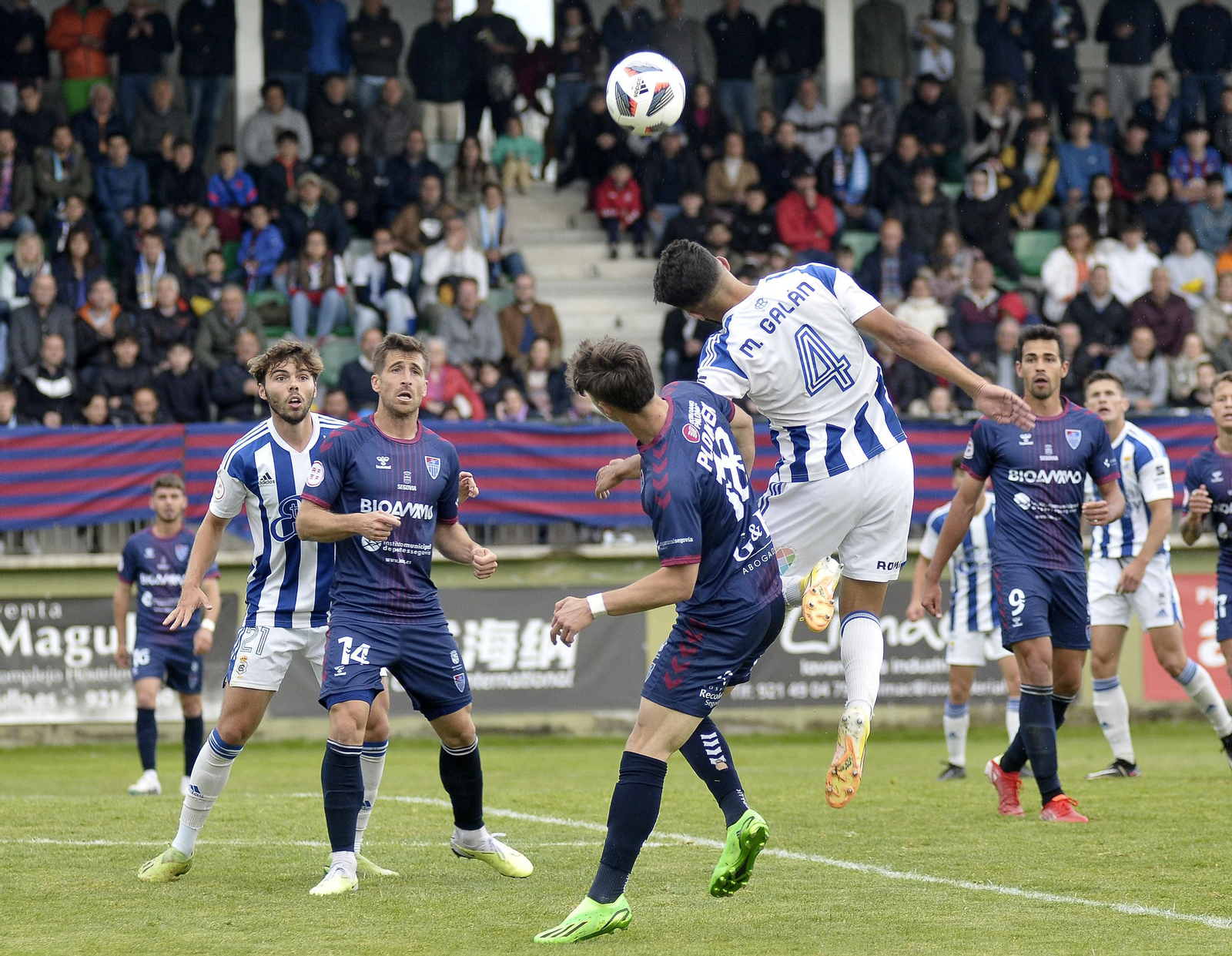 Imágenes del partido entre la Segoviana y el Recre en La Albuera