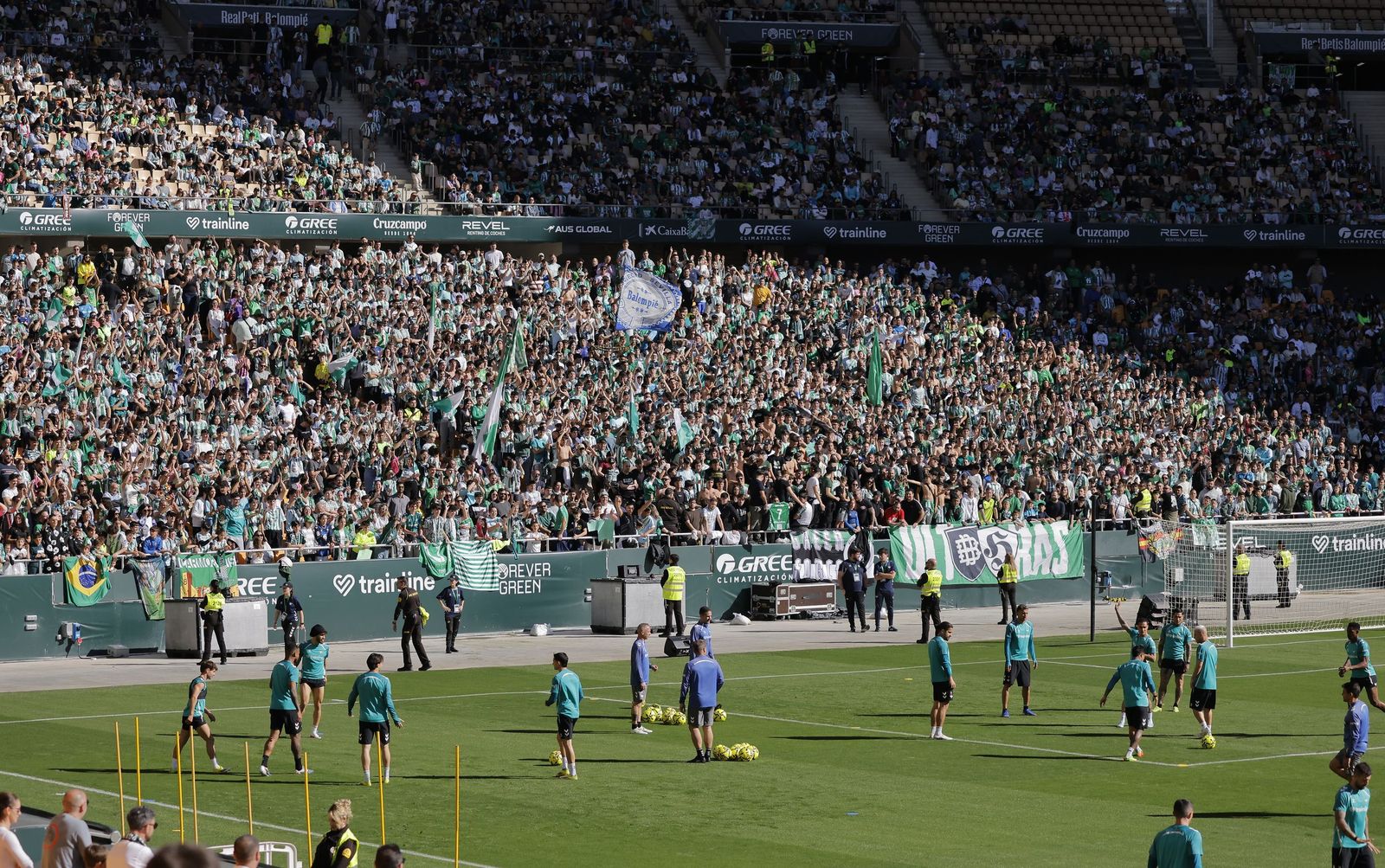 Las fotos del entrenamiento del Betis a puerta abierta