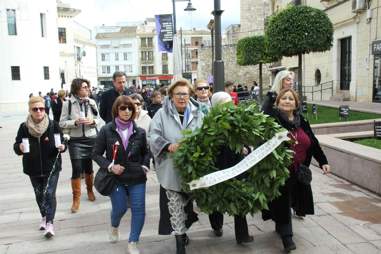 Homenaje a las víctimas por violencia de género en Lucena.