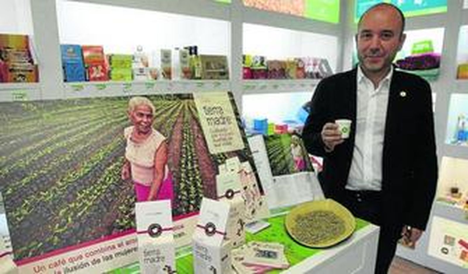 Valentín Vilanova, director territorial de Inetrmón Oxfam, en la presentación de Café Tierra Madre.