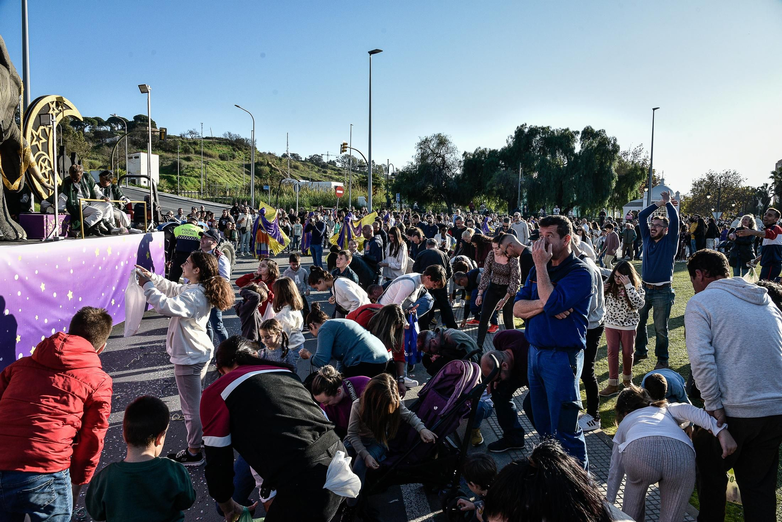 Imágenes del público en las cabalgatas por La Orden, Cardeñas y Las Colonias
