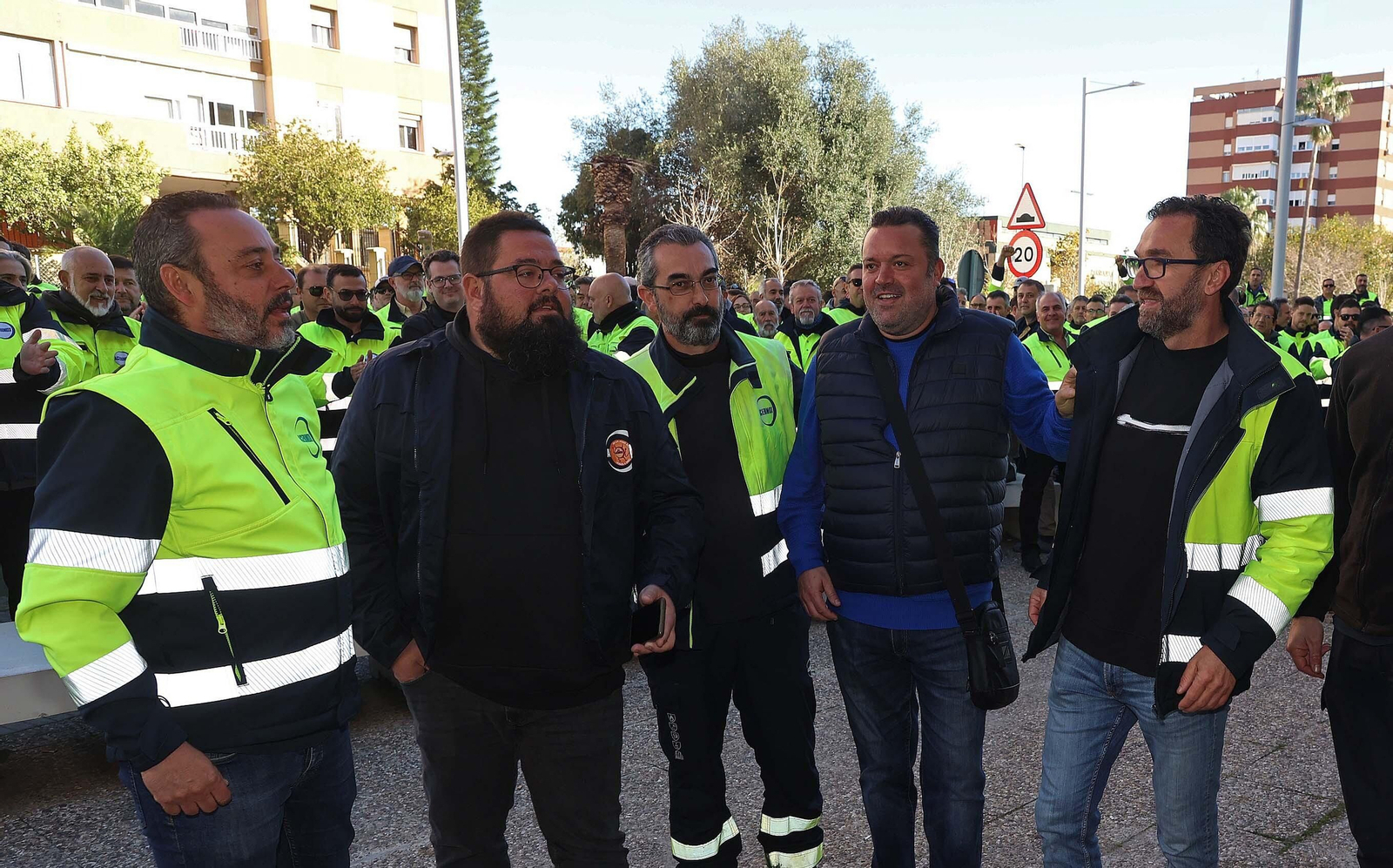 Imágenes de la entrada a los juzgados de los delegados sindicales de Acerinox en Algeciras