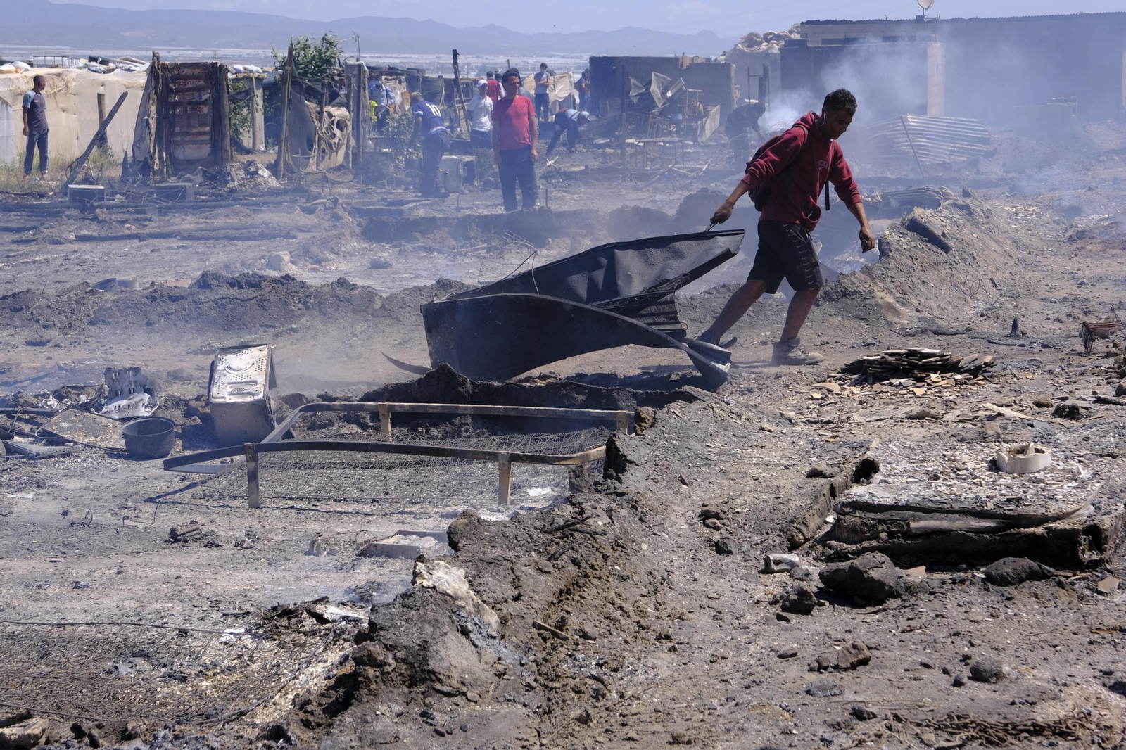 Fotogalería incendio asentamiento de chabolas en Atochares-Níjar (Almería)