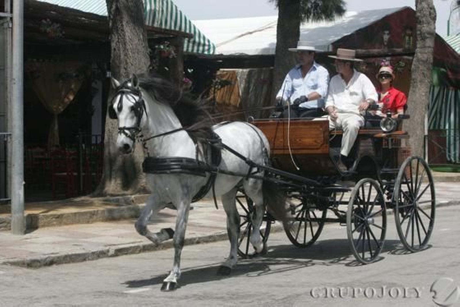 Los caballos y el buen ambiente en la recta final de la feria.

Foto: J.M. Quinones