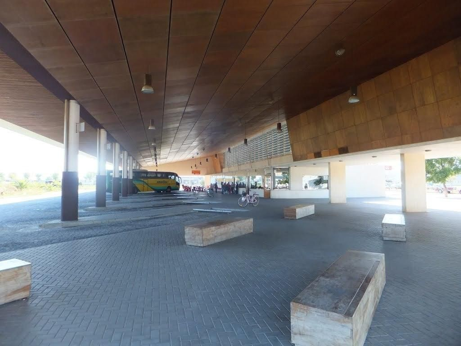 Una imagen de la estación de autobuses de Chipiona, con el doble de dársenas de las que habrá en El Puerto.