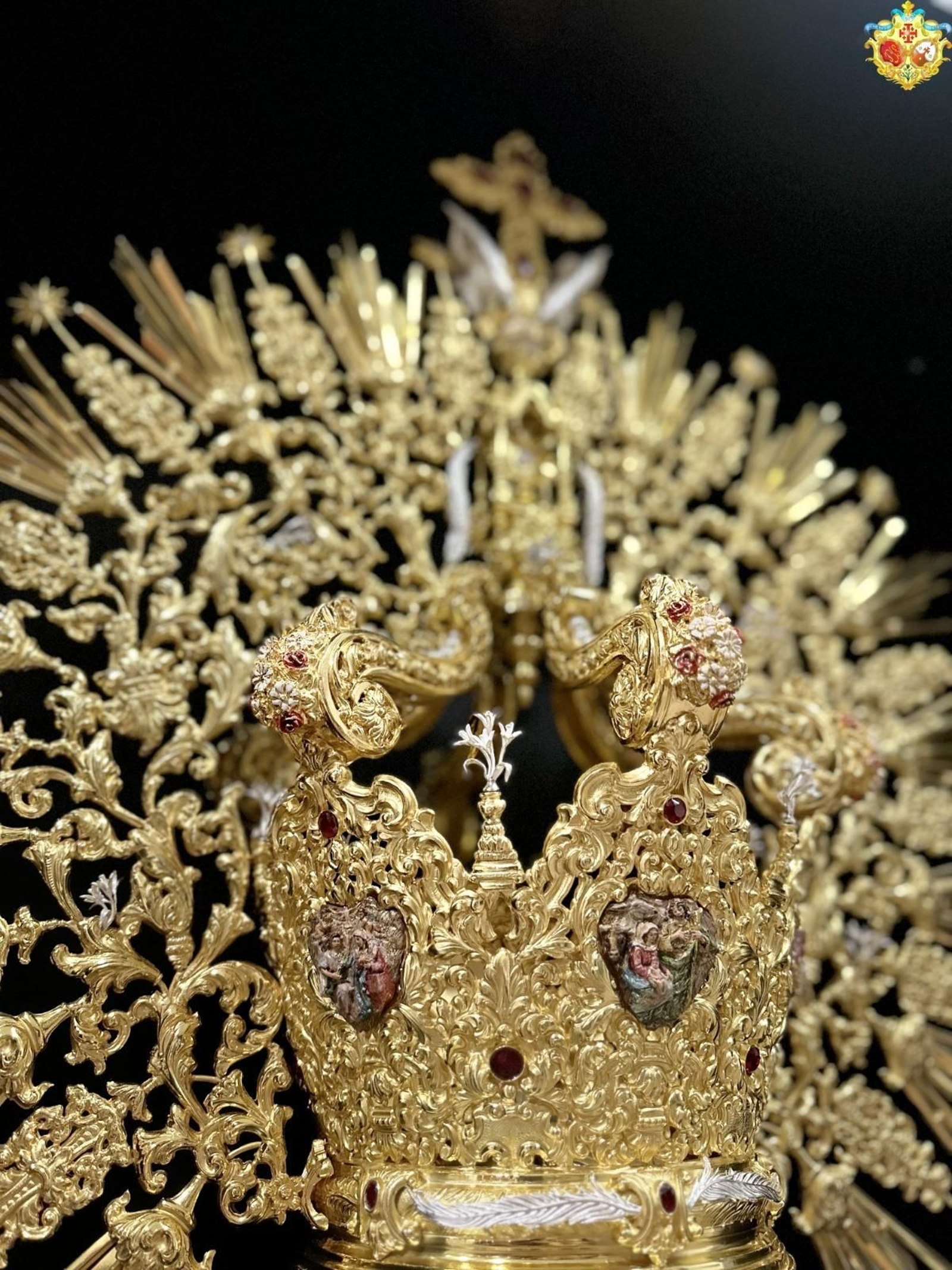 Así es la nueva corona de la Virgen del Amparo de Borriquita