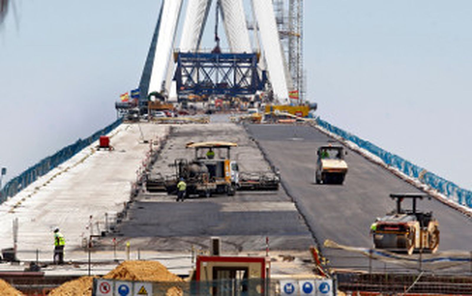 Comienzan los trabajos de asfaltado en el segundo puente
