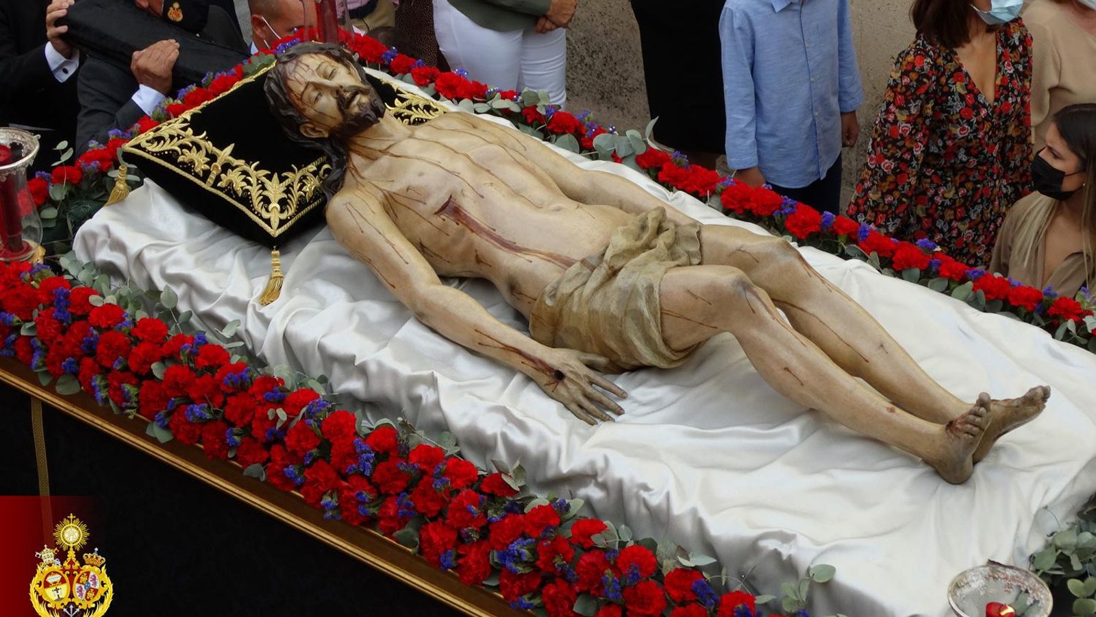 Cristo Yacente portado en andas