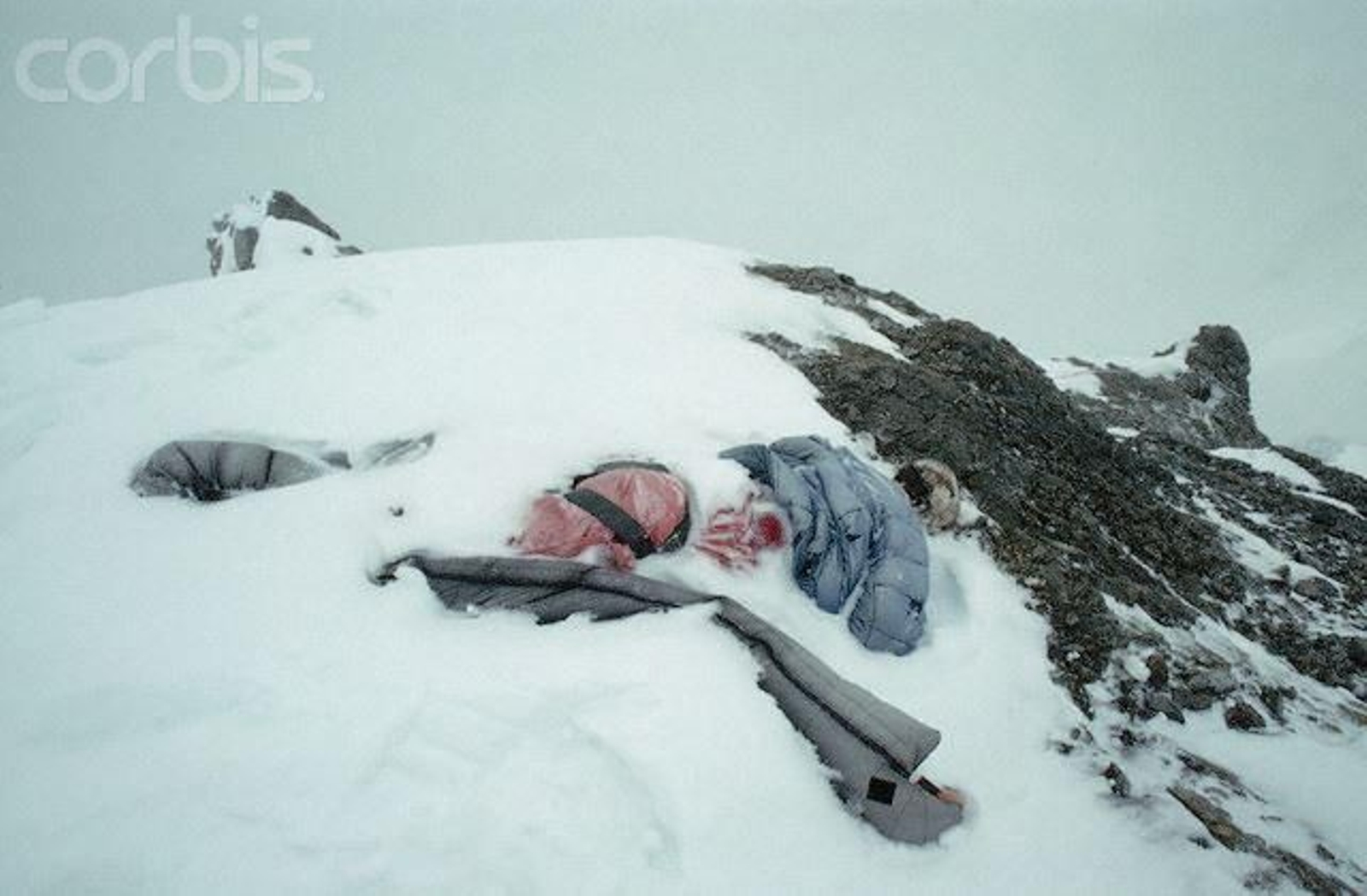 La truculenta ascensión entre muertos al monte Everest La truculenta ascensión entre muertos al monte Everest
