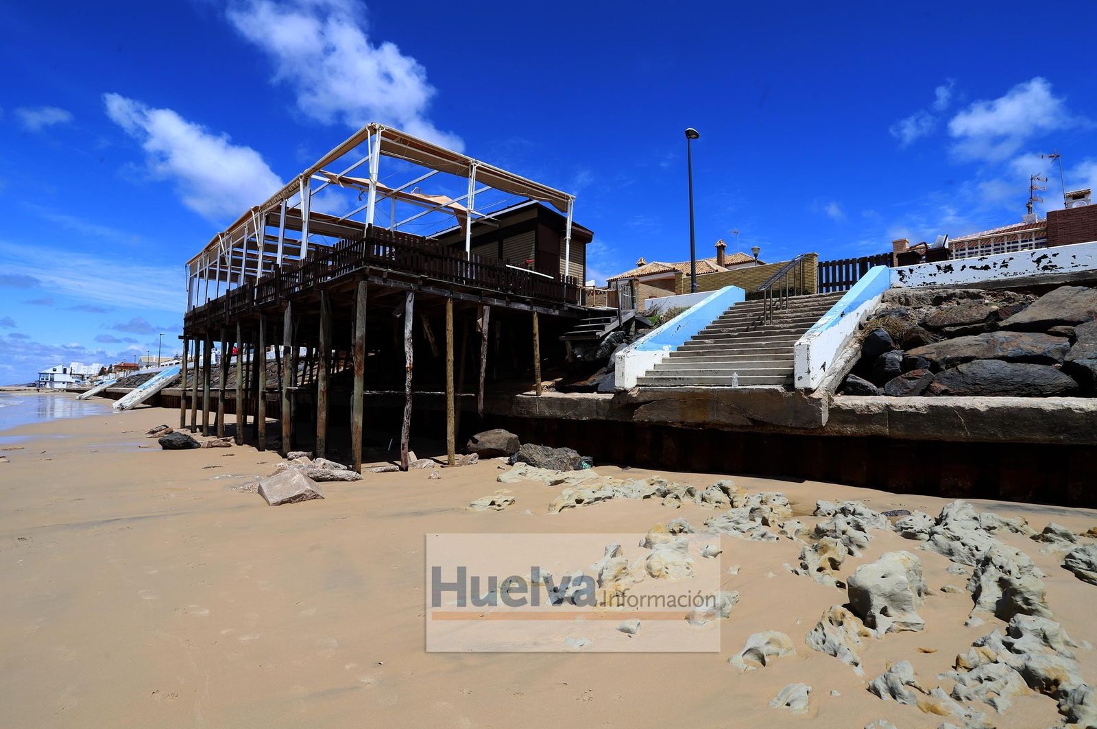 Imágenes de la zona de la playa de Matalascañas más afectada por el temporal