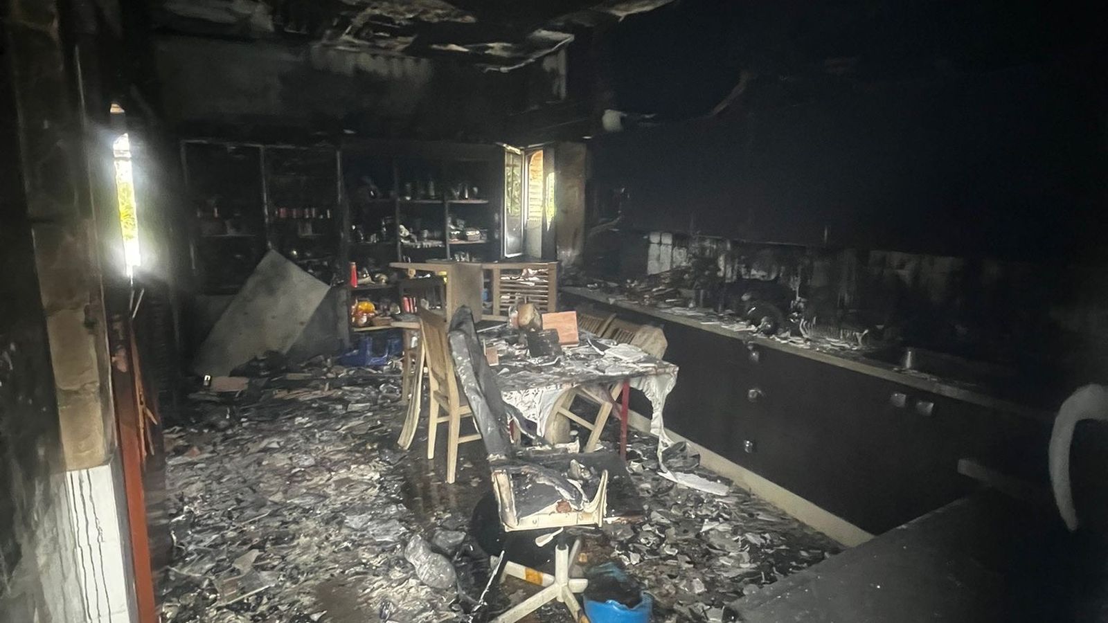 Vivienda incendiada en Aguilar de la Frontera.