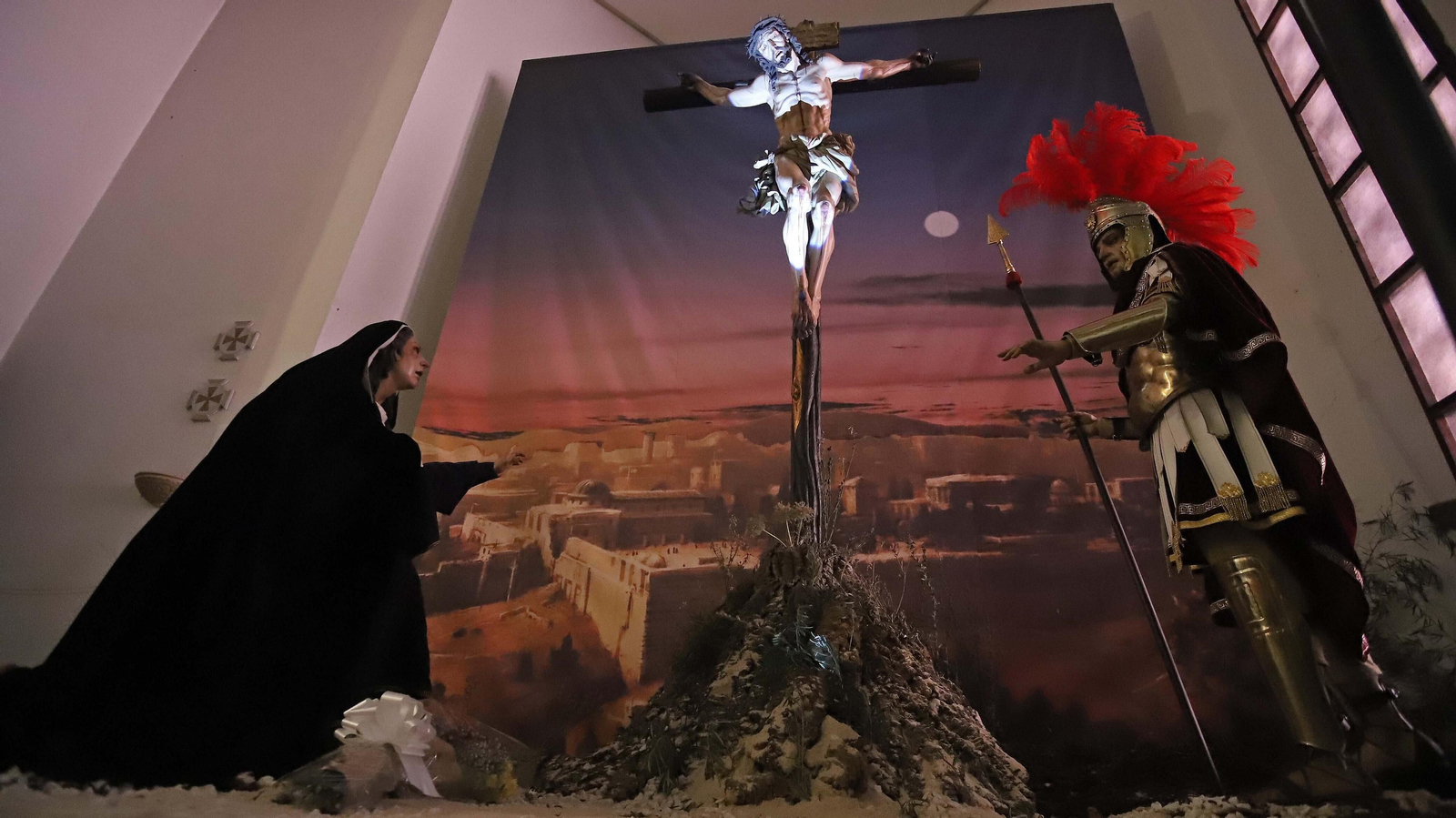 Fotos del Viernes Santo en Algeciras: Mortaja, Misericordia y Santo Entierro