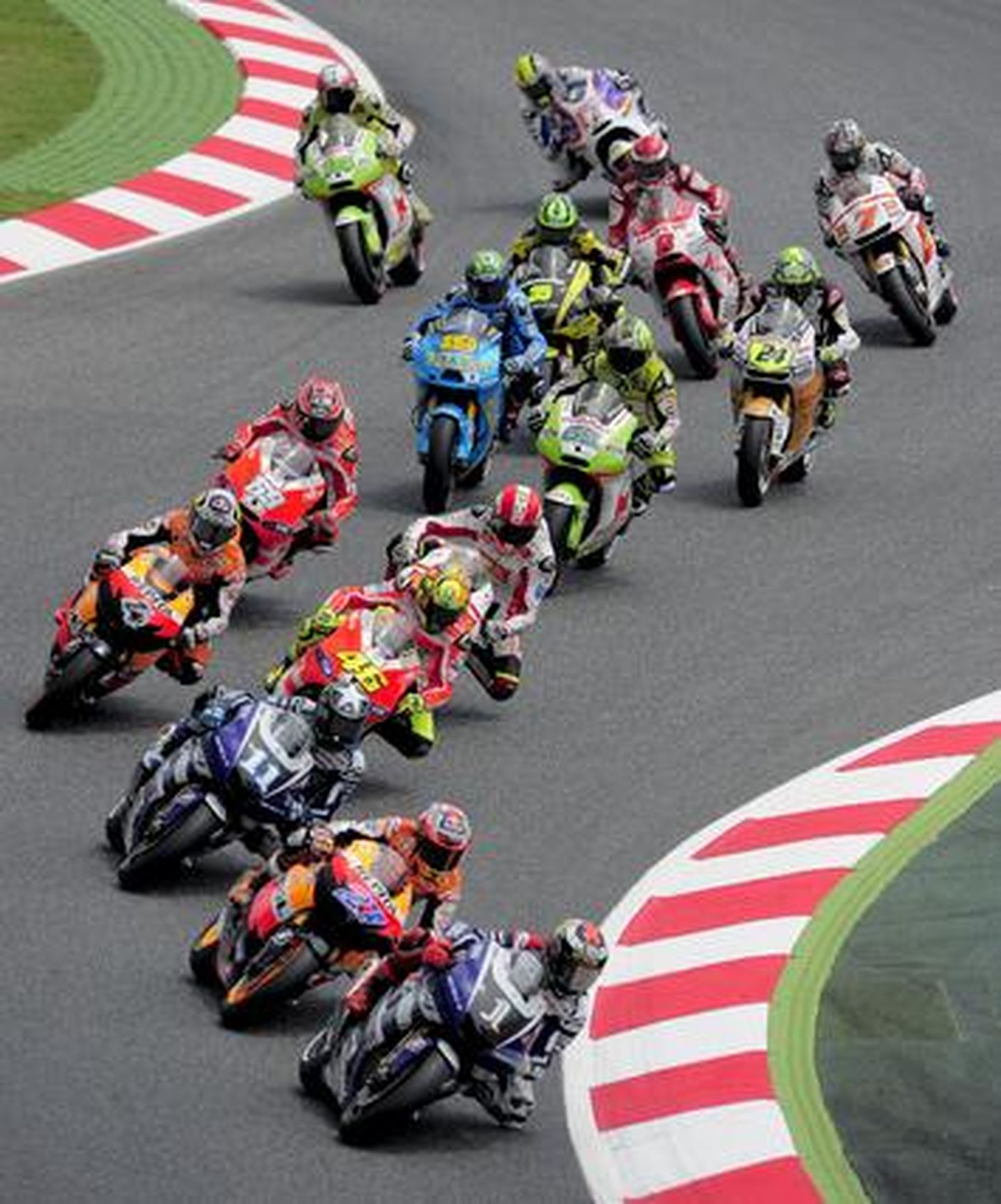 Bradl aumenta su tiranía en Moto2. / AFP