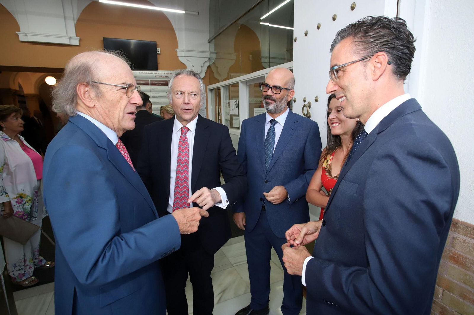 Imágenes de la recepción a los invitados a la gala de los Onubenses del Año