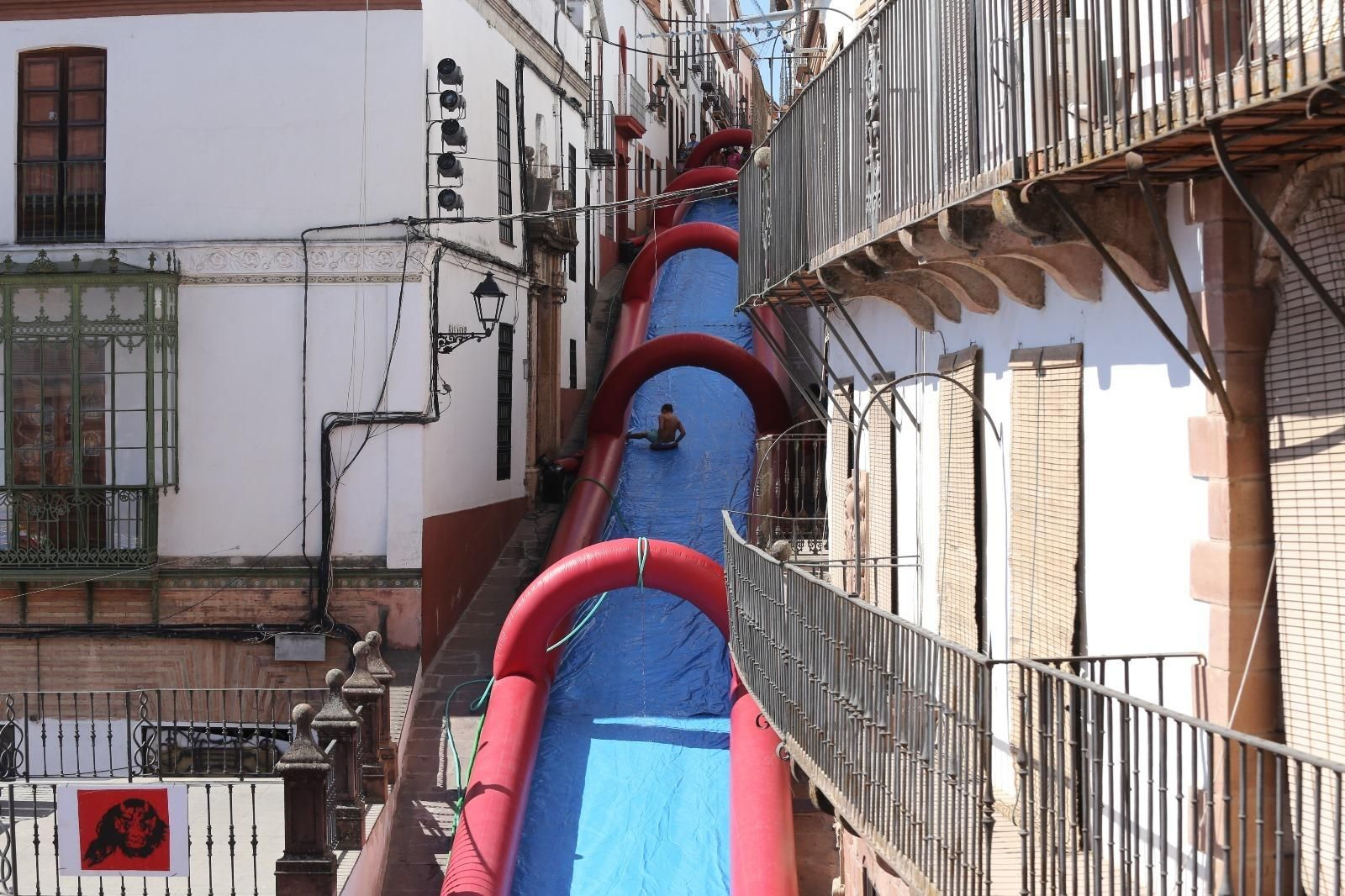 Las mejores imágenes de la fiesta de la Diablilla en Montoro: sustos, diversión y un espectacular tobogán gigante