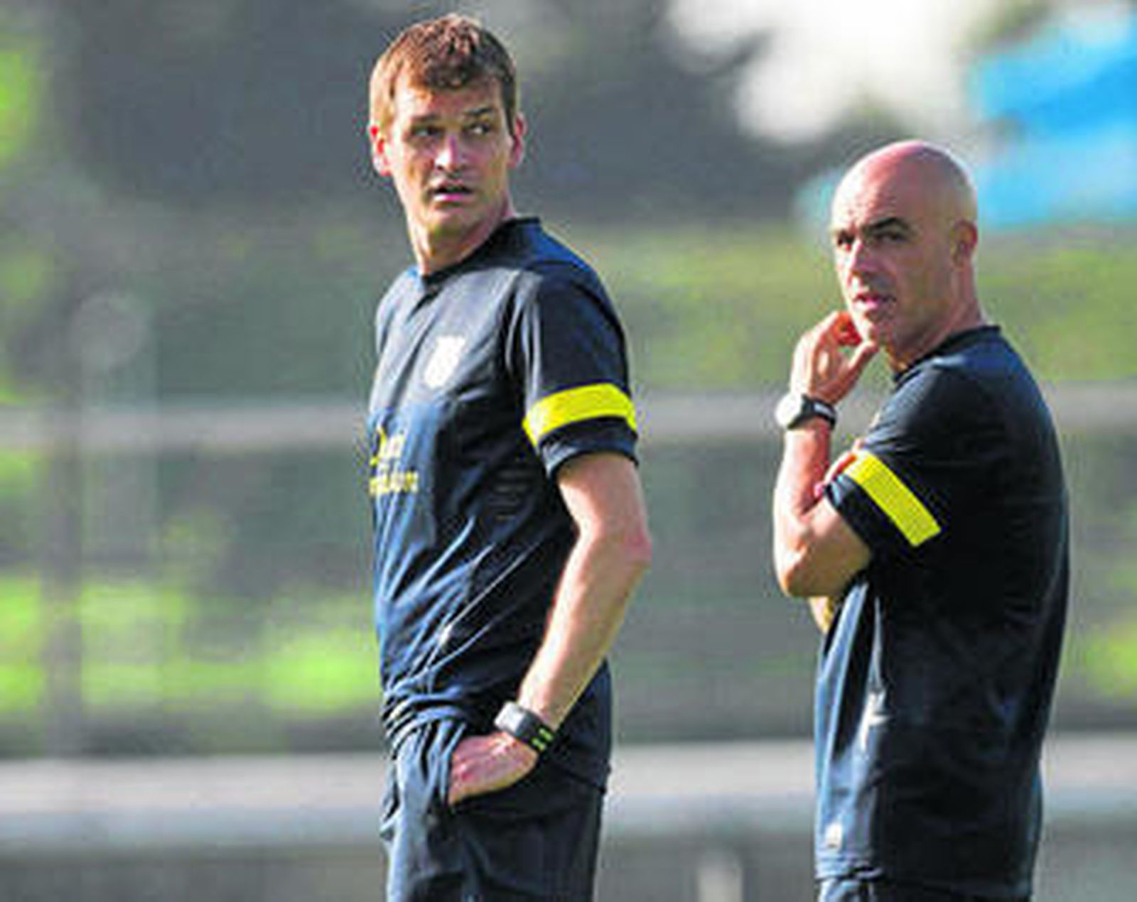 Tito Vilanova, junto a su preparador físico, Juanjo Brau, en un entrenamiento.