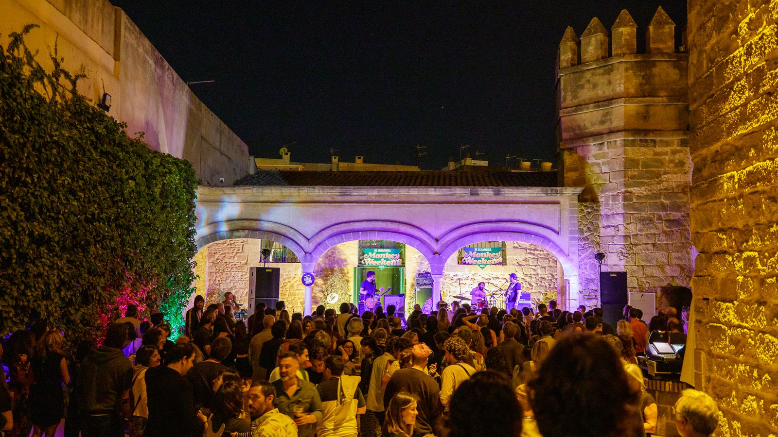 Otra imagen del festival en el patio del Castillo de San Marcos.