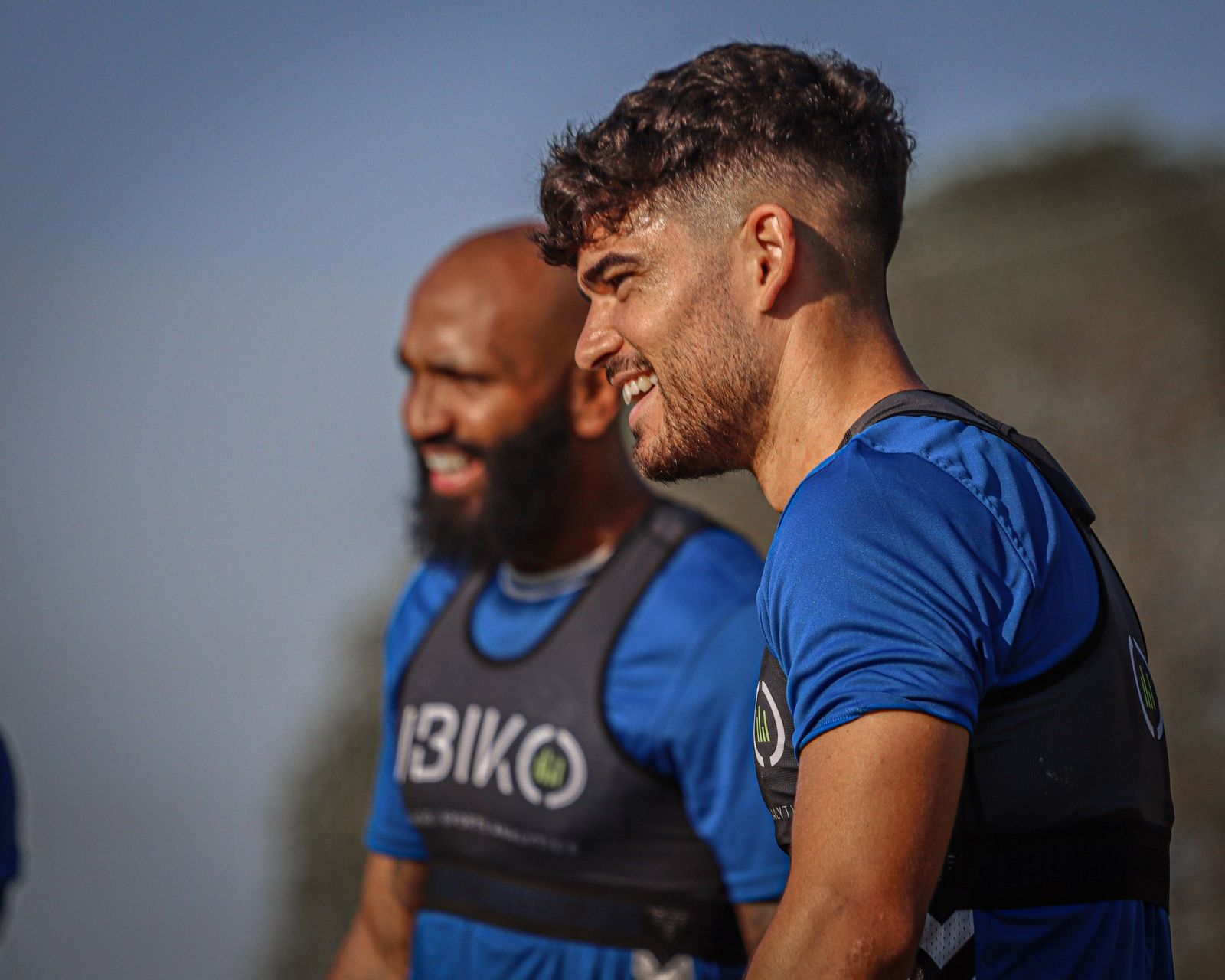 El exalgecirista Zequi, con Emilio Nsúe de fondo.