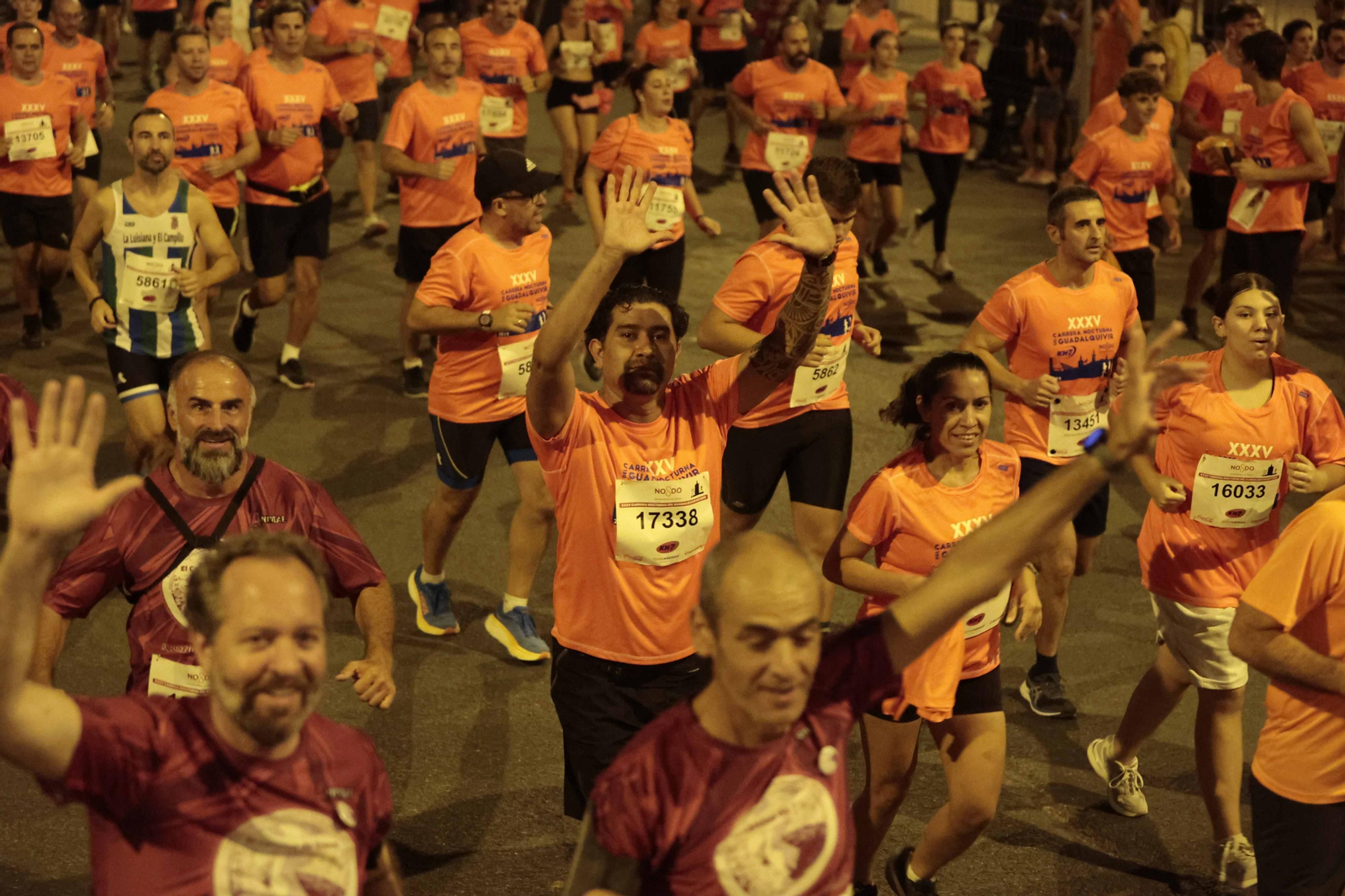 Búscate en las fotos de la Carrera Nocturna (II)