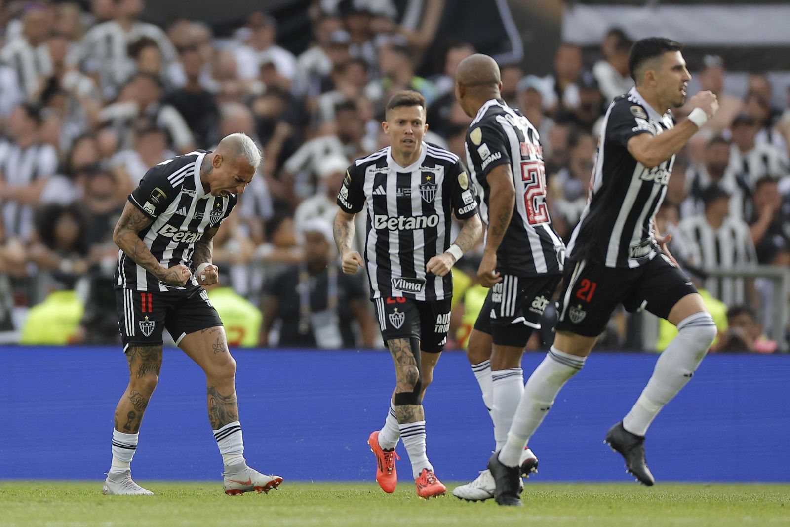 Las fotos de una final de la Libertadores histórica; Botafogo, campeón con 10, ante Atlético Mineiro