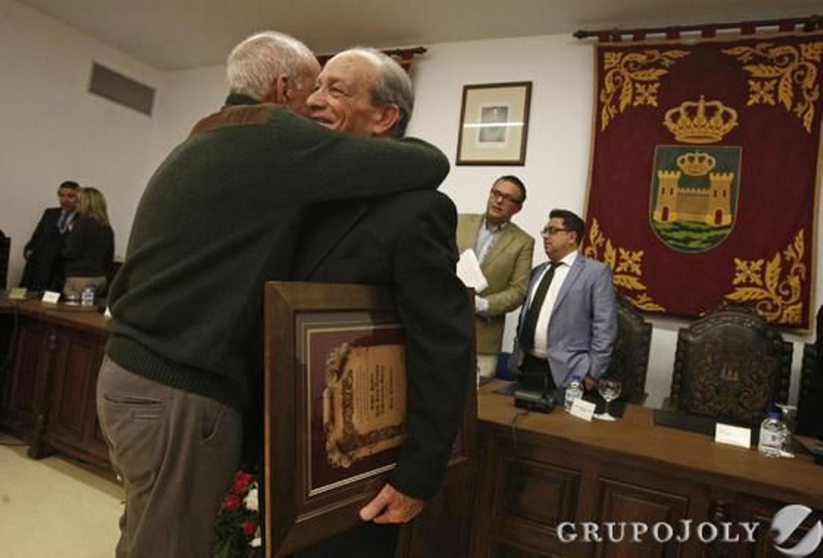El Ayuntamiento de La Línea nombra Hijo Predilecto al arcipreste de la ciudad, que solicita unión "para sacar el pueblo adelante".

Foto: Paco Guerrero