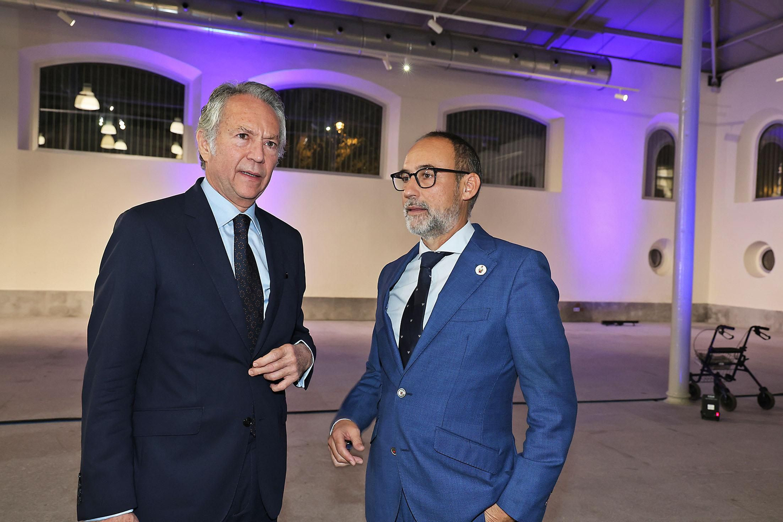 Imágenes de los invitados a la gala de los  37 premios Onubenses del Año